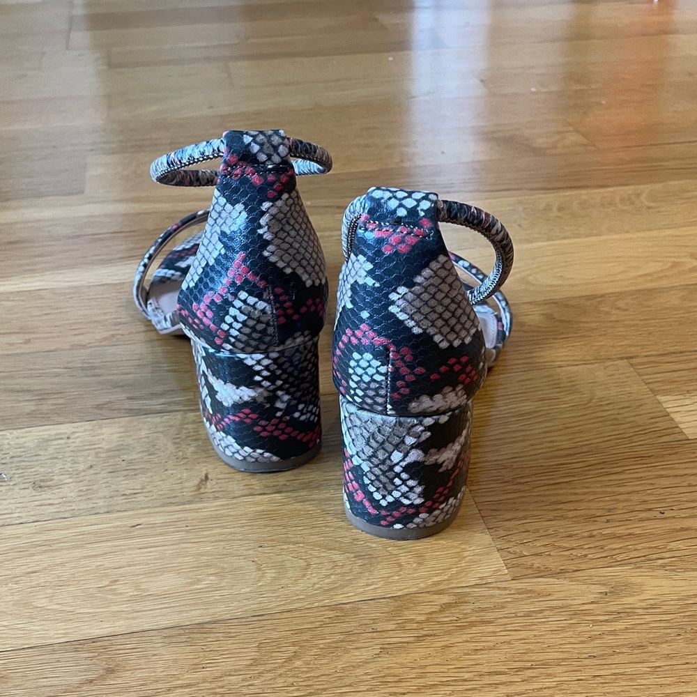 Sandals - Picture 3 of 4